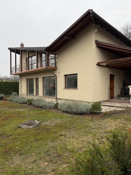 Продам 2-поверховий будинок