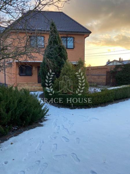 Продам 2-поверховий дачний будинок