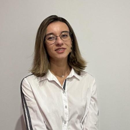 Попова Анастасія